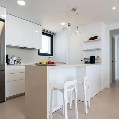Penthouse Middel Views *